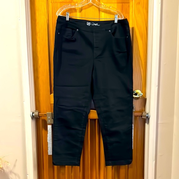 DG2 pull in crop pants in black - Picture 1 of 4